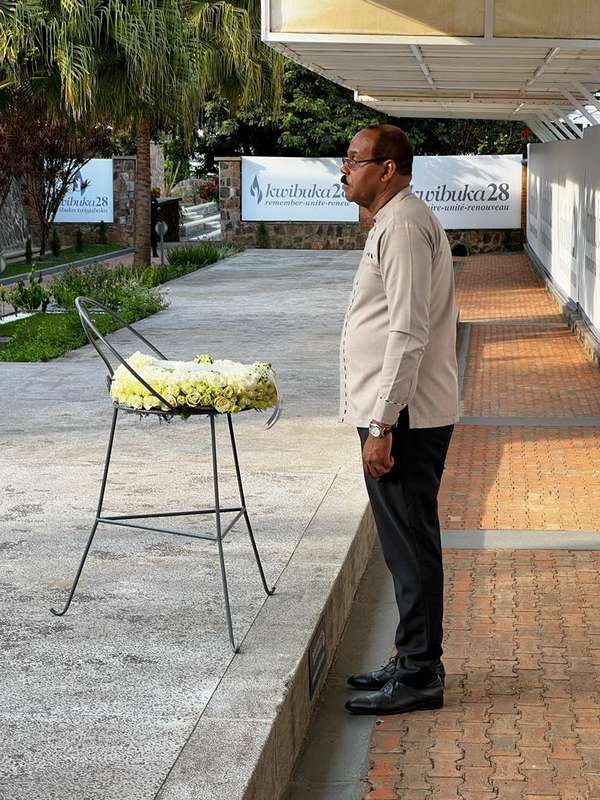 Prime Minister Browne lays wreath at the kigali genocide memorial